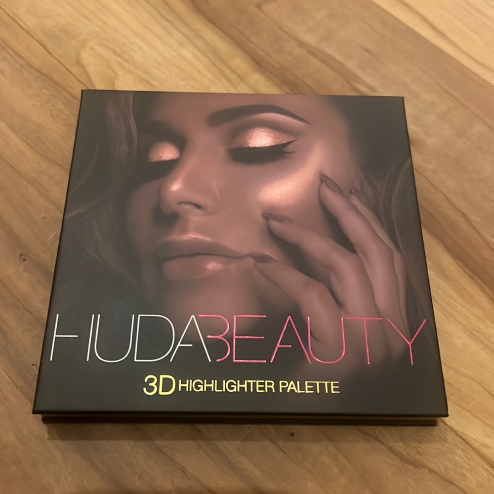 HUDA Beauty 3D Highlighter Palette - Brand New - MSRP $45